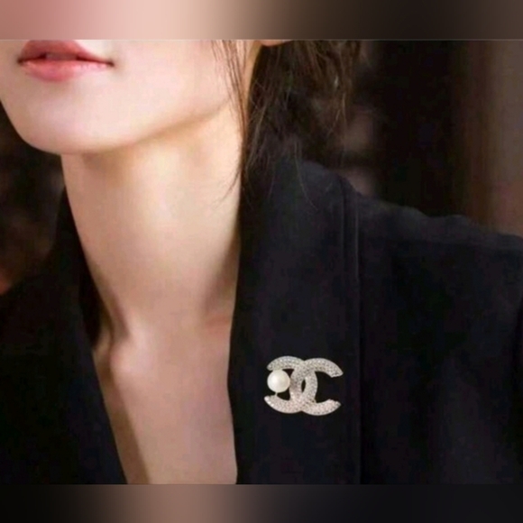 CHANEL Style  Brooch - Picture 2 of 5